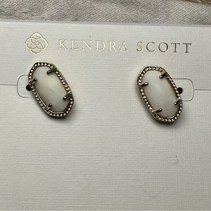 Kendra Scott Ellie Good Stud Earrings Ivory Mother of Pearl NWT